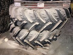 Claas Kleber 380/85R28 und 18,4R38 kompletter Radsatz