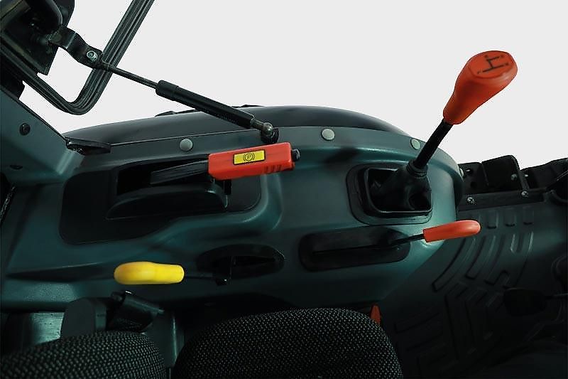 Solis 26 9+9 Kabine Kleintraktor / Ackerstollenbereifung 4x4