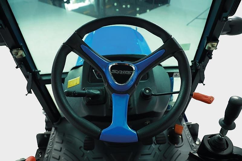 Solis 26 9+9 Kabine Kleintraktor / Ackerstollenbereifung 4x4