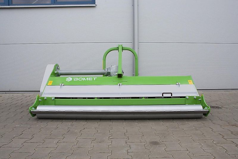 Bomet Schlegelmäher / Flail mower / Faucheuse à fléaux / Condizionatore a flagelli / Cortadora de martillos / Мульчер / Kosiarka bijakowa Indus 2 m