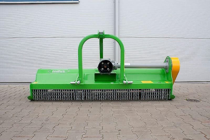 Bomet Schlegelmäher / Flail mower / Faucheuse à fléaux / Condizionatore a flagelli / Cortadora de martillos / Мульчер / Kosiarka bijakowa Indus 2 m
