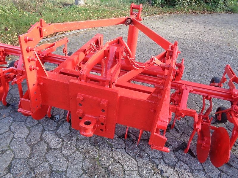 Rau 6 reihige Fronthacke mit Hubgerüst für Schlepper ohne Fronthydraulik mit Hohlscheiben zur Kulturschonung ideal für Hinterradschlepper mit engen Wendekreis keine Schmotzer Fronthacke