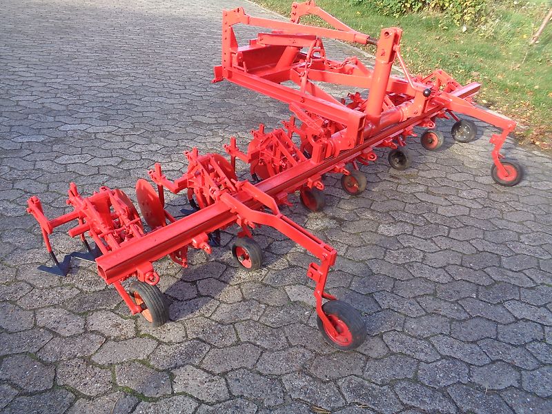 Rau 6 reihige Fronthacke mit Hubgerüst für Schlepper ohne Fronthydraulik mit Hohlscheiben zur Kulturschonung ideal für Hinterradschlepper mit engen Wendekreis keine Schmotzer Fronthacke