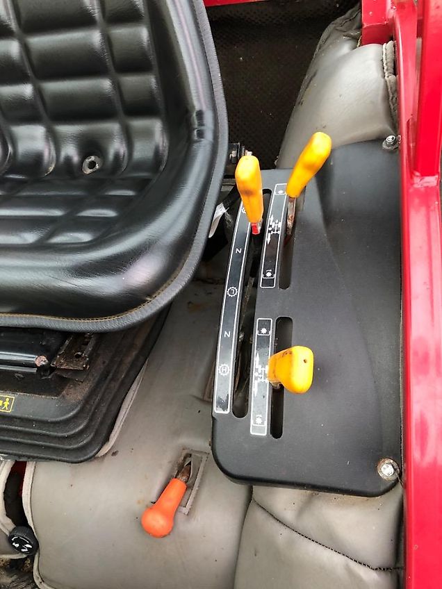 Shibaura Shibaura ST 333 Kompaktschlepper + Winterdienst Zubehör * 33 PS