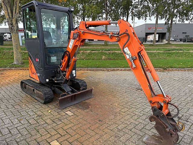 Hitachi ZX17U-2