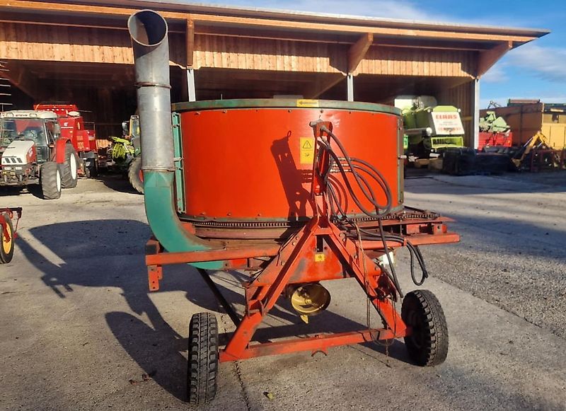 Kverneland Taarup 806