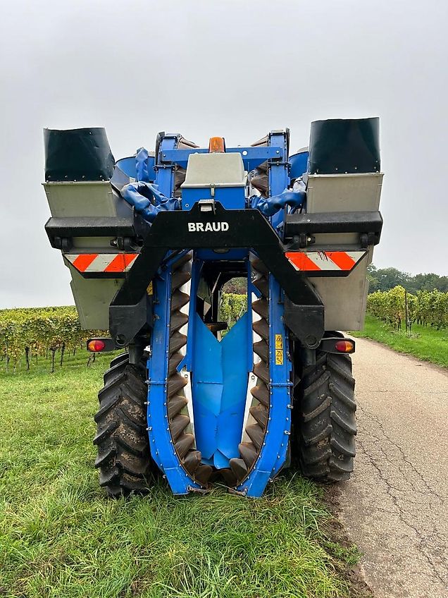 New Holland Braud VM460