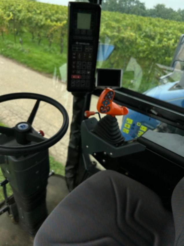 New Holland Braud VM460
