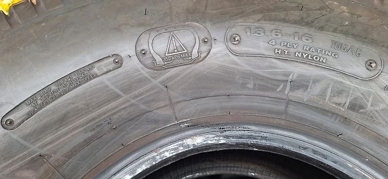 Bridgestone 13.6-16 Rasenreifen Pillow Dia