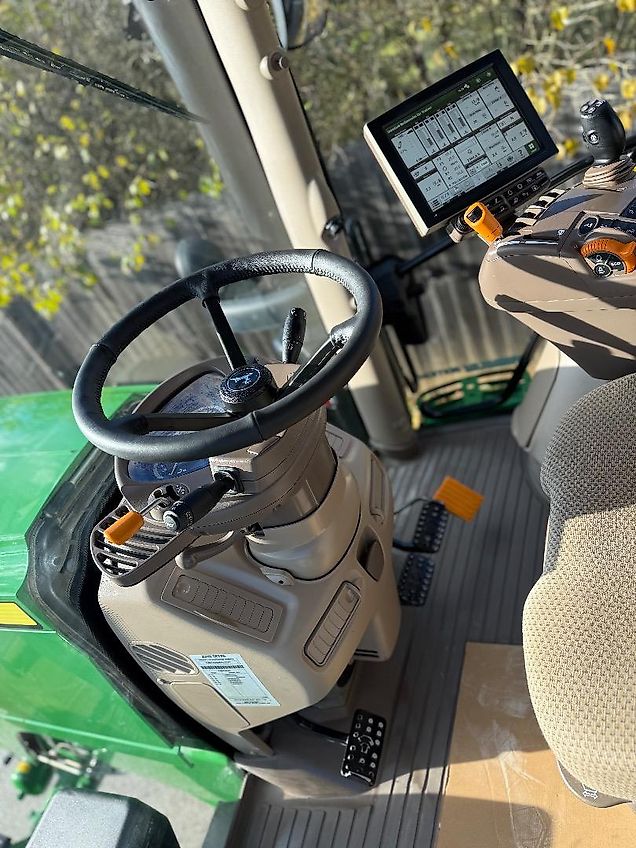 John Deere John Deere 6175R / 2460H