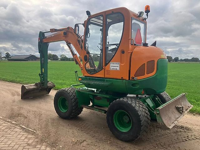 Neuson 6503 Graafmachine Bandenkraan