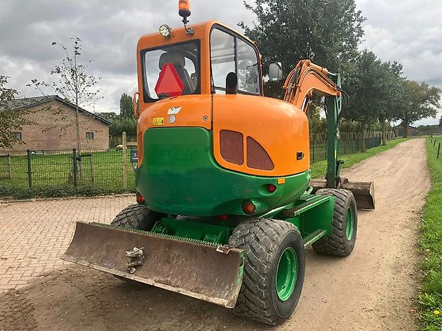 Neuson 6503 Graafmachine Bandenkraan