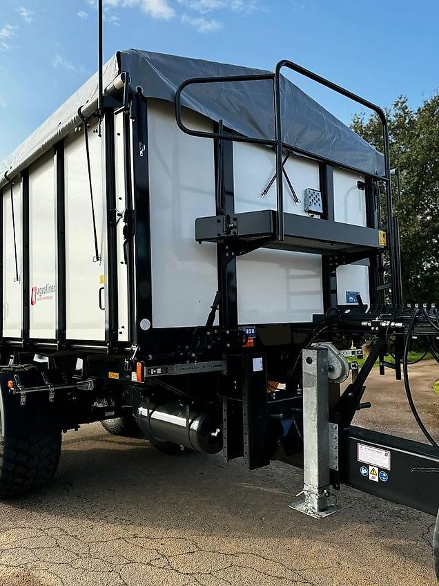 Kröger Agroliner Zentralachs-Dreiseitenkippanhänger TKD302 20 To.