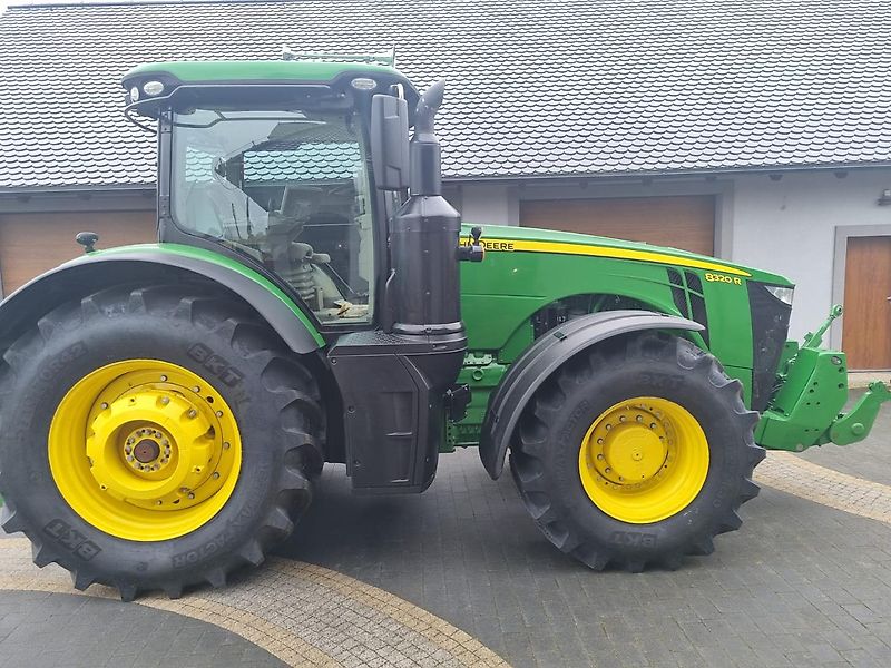 John Deere 8320R