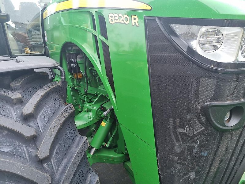 John Deere 8320R