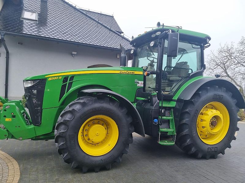 John Deere 8320R