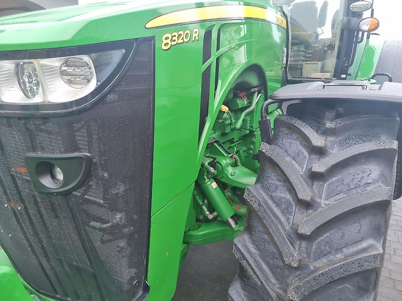 John Deere 8320R