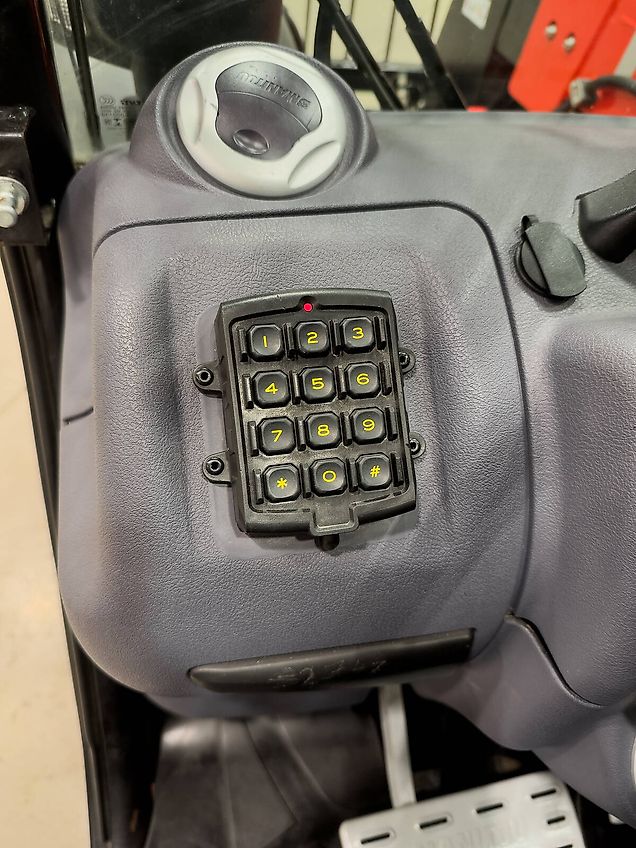 Manitou MT 933 telehandler, 9,1 m lifting hight 3,3 ton capacity, JSM Joystick, Deutz motor