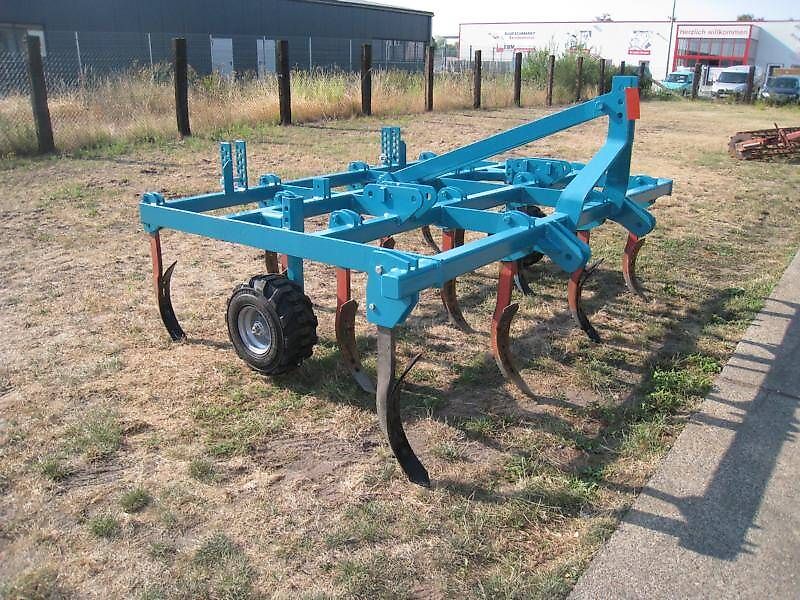 BM Maschinenbau Grubberumbau Generalüberholung, Nachrüstung mit Walze u./o. Zustreicher, Lackierung