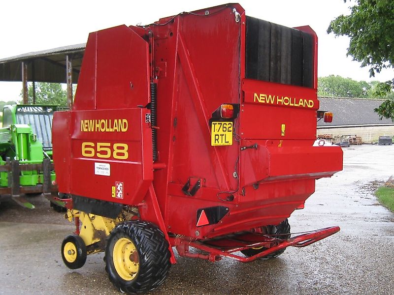 New Holland 658