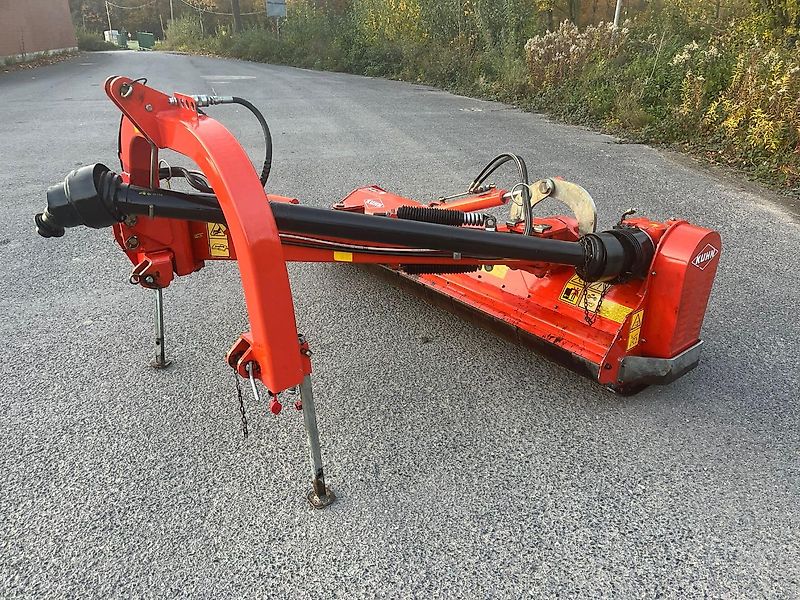 Kuhn TB 211