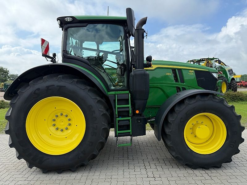 John Deere 6R250