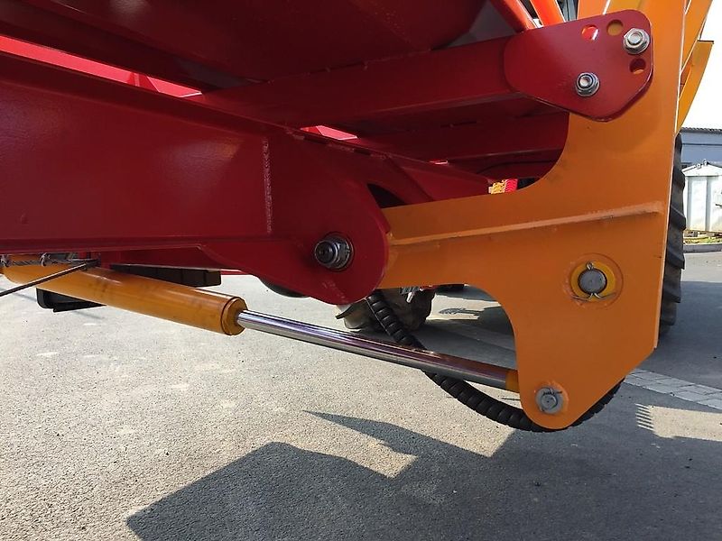 Kobzarenko Ballenwagen Selbstlader Typ PT-18 (für 18 Ballen)