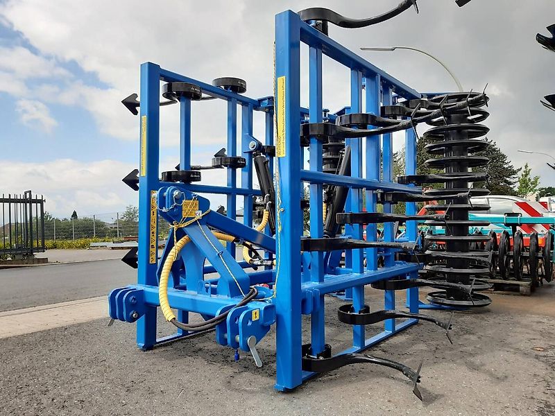 BM Maschinenbau Großfederzinkenegge 5m hydraulisch mit Dachringwalze