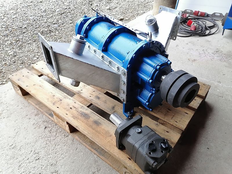 NEU Hofer !! Drehkolbenpumpe 5 m3 !! - Ölantrieb - Steinfangkasten - Güllepumpe Güllezubringer Güllefass Güllewagen Biogas Gülleauflieger Gülleauflieger Pumpstation Pumpe Schleppschlauch Schleppschuhverte Drehkolbenpumpe mit Ölmotor / Ölantrieb Güllepumpe