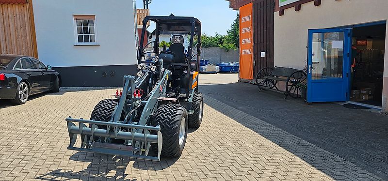 Giant G 2500 X-TRA HD Y, Kompaktradlader mit EURO-Aufnahme, 2,4t. Auch zur Miete!