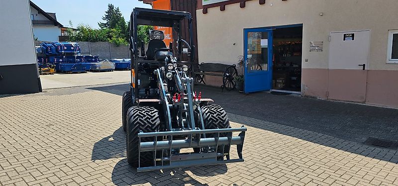Giant G 2500 X-TRA HD Y, Kompaktradlader mit EURO-Aufnahme, 2,4t. Auch zur Miete!