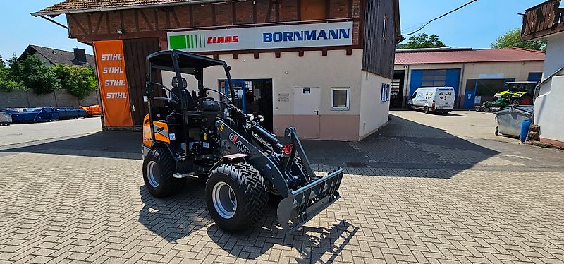 Giant G 2500 X-TRA HD Y, Kompaktradlader mit EURO-Aufnahme, 2,4t. Auch zur Miete!