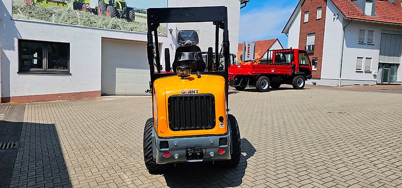 Giant G 2500 X-TRA HD Y, Kompaktradlader mit EURO-Aufnahme, 2,4t. Auch zur Miete!