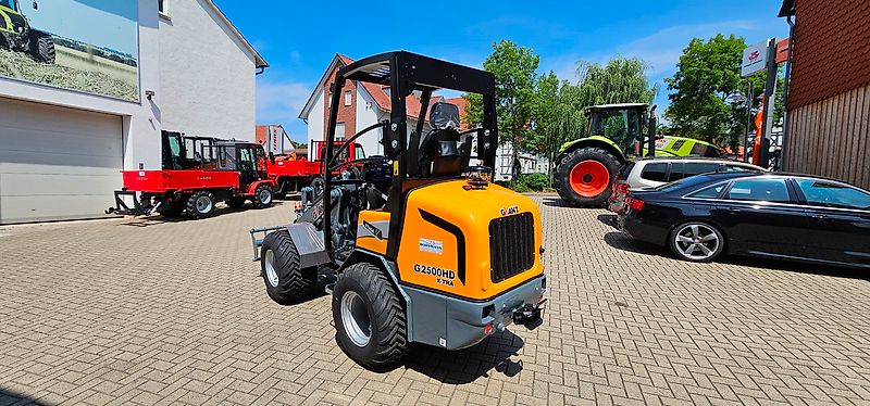 Giant G 2500 X-TRA HD Y, Kompaktradlader mit EURO-Aufnahme, 2,4t. Auch zur Miete!