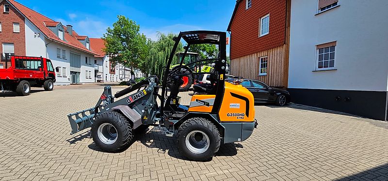 Giant G 2500 X-TRA HD Y, Kompaktradlader mit EURO-Aufnahme, 2,4t. Auch zur Miete!