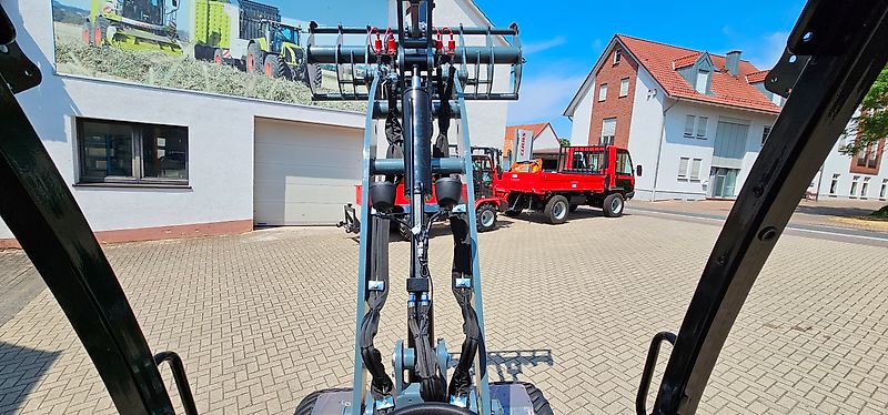 Giant G 2500 X-TRA HD Y, Kompaktradlader mit EURO-Aufnahme, 2,4t. Auch zur Miete!