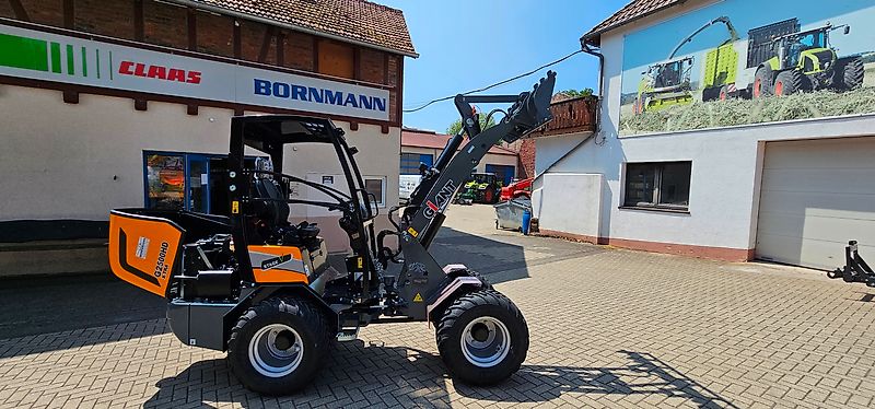 Giant G 2500 X-TRA HD Y, Kompaktradlader mit EURO-Aufnahme, 2,4t. Auch zur Miete!