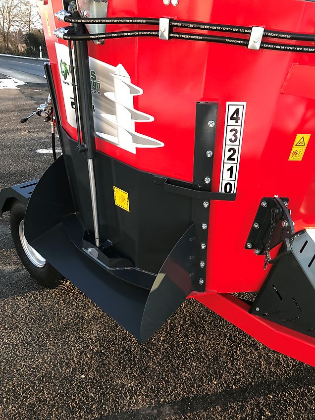 Minos Agri Futtermischwagen T-DYKM 2K