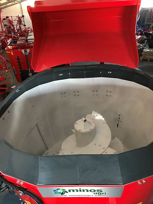 Minos Agri Futtermischwagen T-DYKM 2K