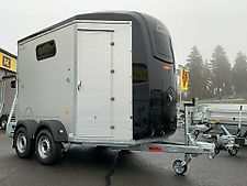 Böckmann Portax E Pferdeanhänger Schwenkklappe Sattelkammer innen