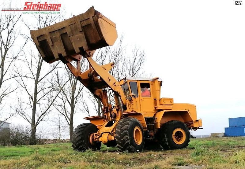 Kirovets K 702 Radlader