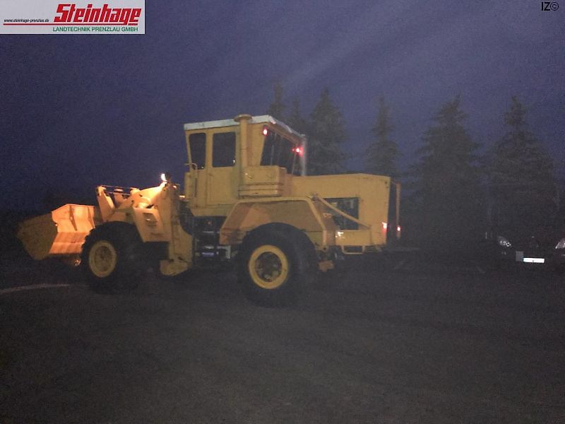 Kirovets K 702 Radlader