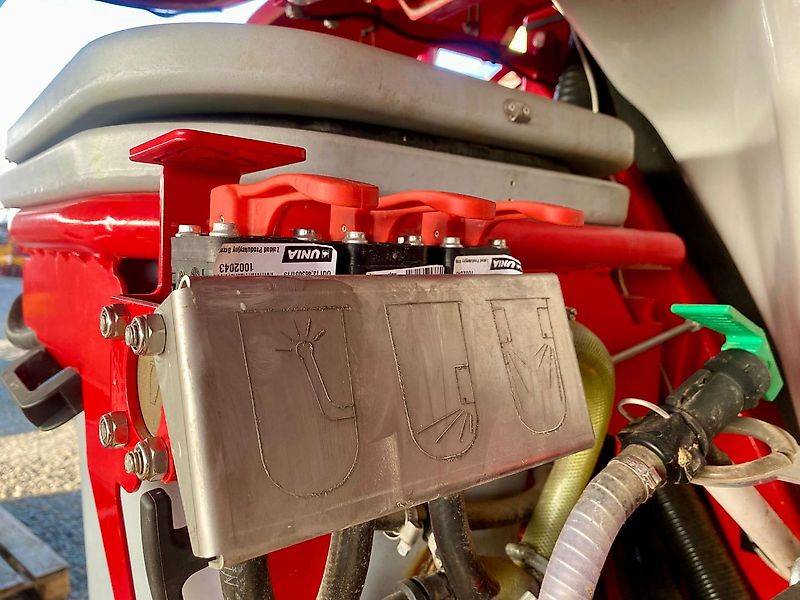 Unia Heron 6030 Anhängespritze 6000 L 30 m Gestänge