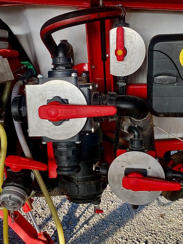 Unia Heron 6030 Anhängespritze 6000 L 30 m Gestänge