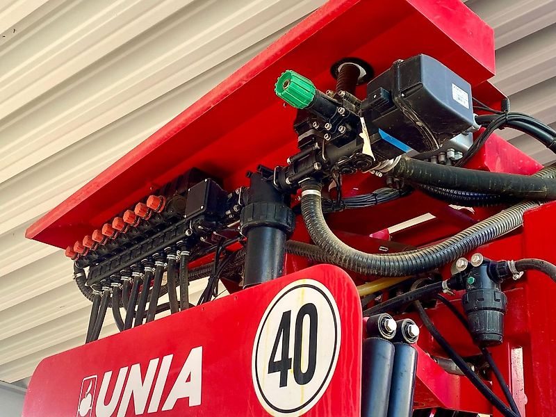 Unia Heron 6030 Anhängespritze 6000 L 30 m Gestänge