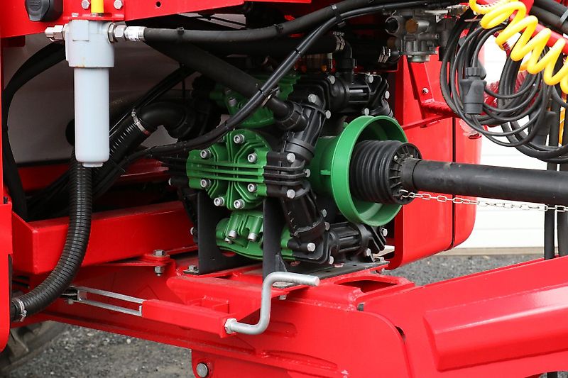 Unia Heron 6030 Anhängespritze 6000 L 30 m Gestänge