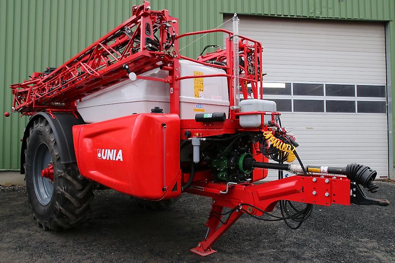 Unia Heron 6030 Anhängespritze 6000 L 30 m Gestänge