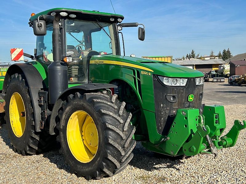 John Deere 8320R