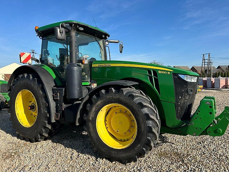 John Deere 8320R