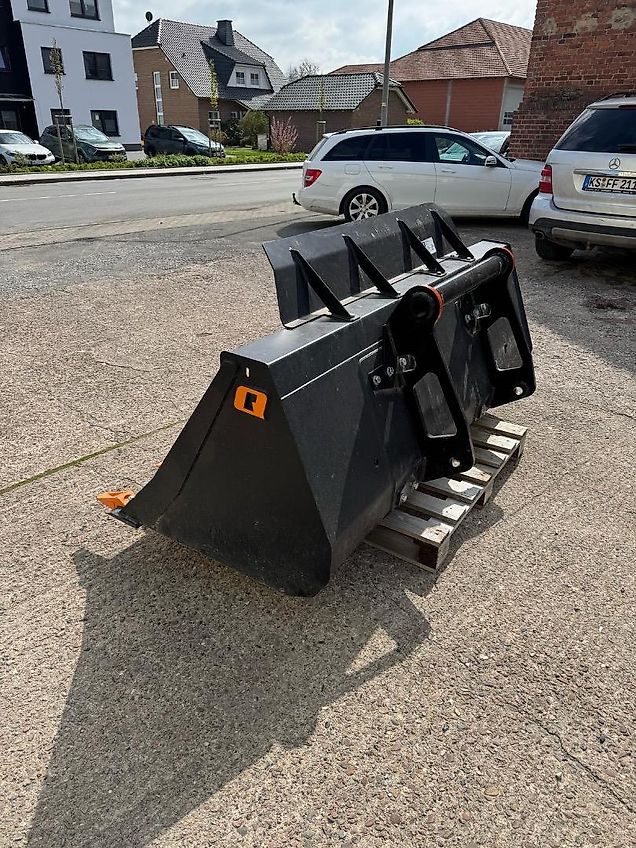 Alö Spill Guard l-XL, neuwertige Erdschaufel mit Zähnen, 2,20m, MF und Bobcat Aufnahme